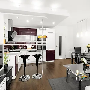 New Beautiful In The Center Of With Option Garage Parking Apartmán